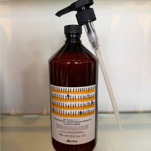 Davines Nourishing Vegetarian Miracle Conditioner - New Professional Size